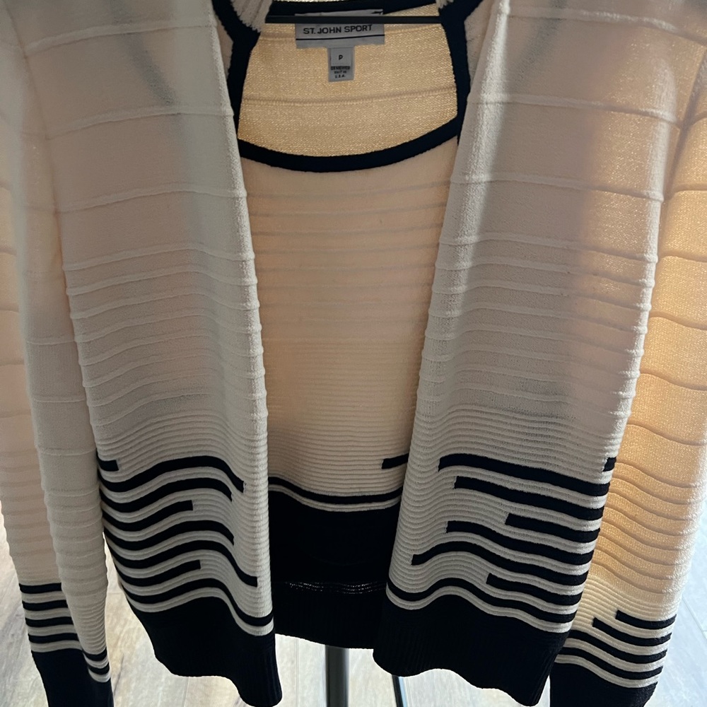 ST John Sport sleeveless knit top & knit cardigan